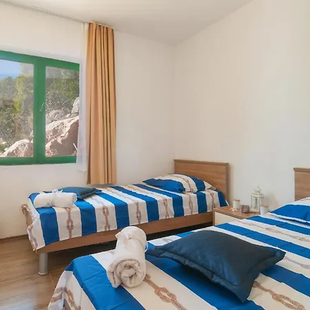 Pet Friendly In With Kitchen Holiday home Gdinj