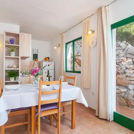 Pet Friendly In With Kitchen Holiday home Gdinj